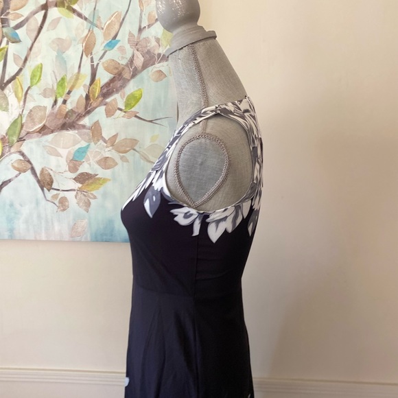 made with ❤️ FLORAL 🖤BLACK & WHITE🤍SLEEVELESS  DRESS  SIZE EXTRA SMALL🌟NWT🌟 - Picture 5 of 14